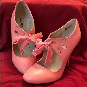 Women’s Mo Mo pumps coral color size 9 NWOT